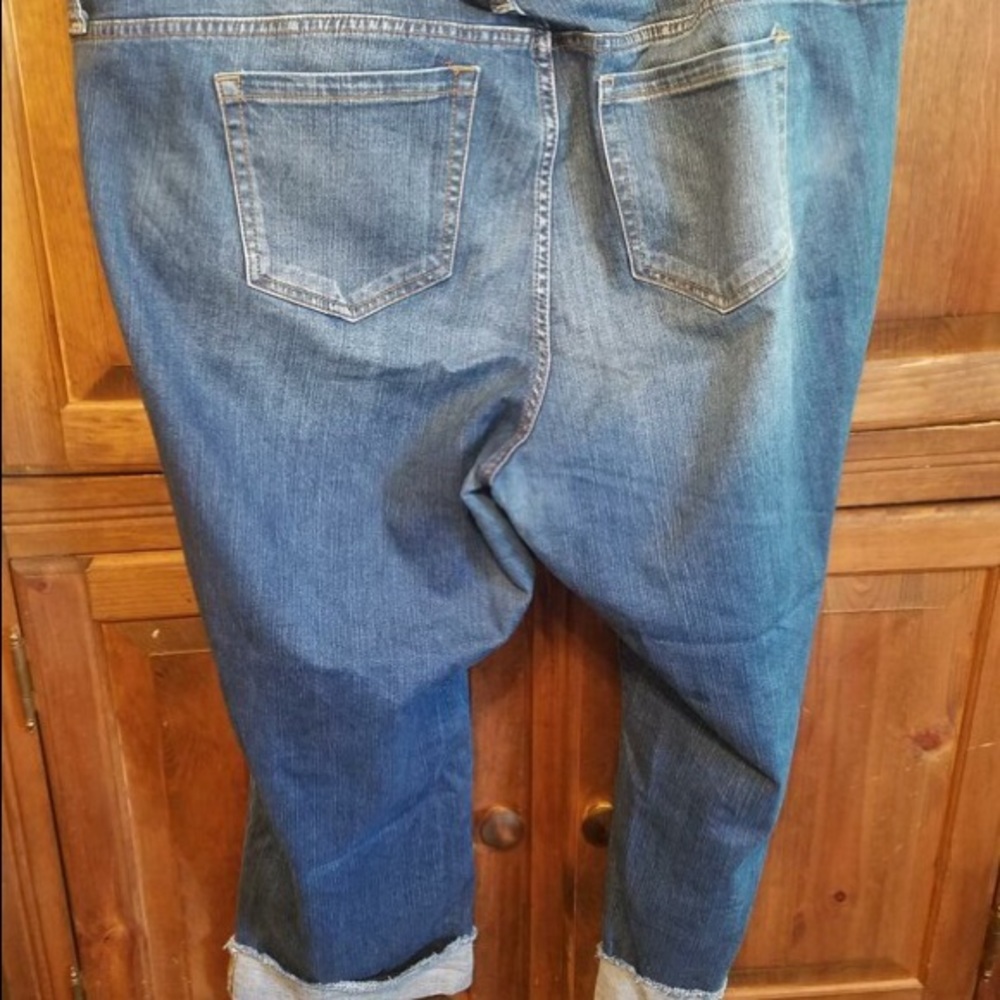 Torrid Sz 20 Distressed Boyfriend Jeans👖 - Picture 2 of 7